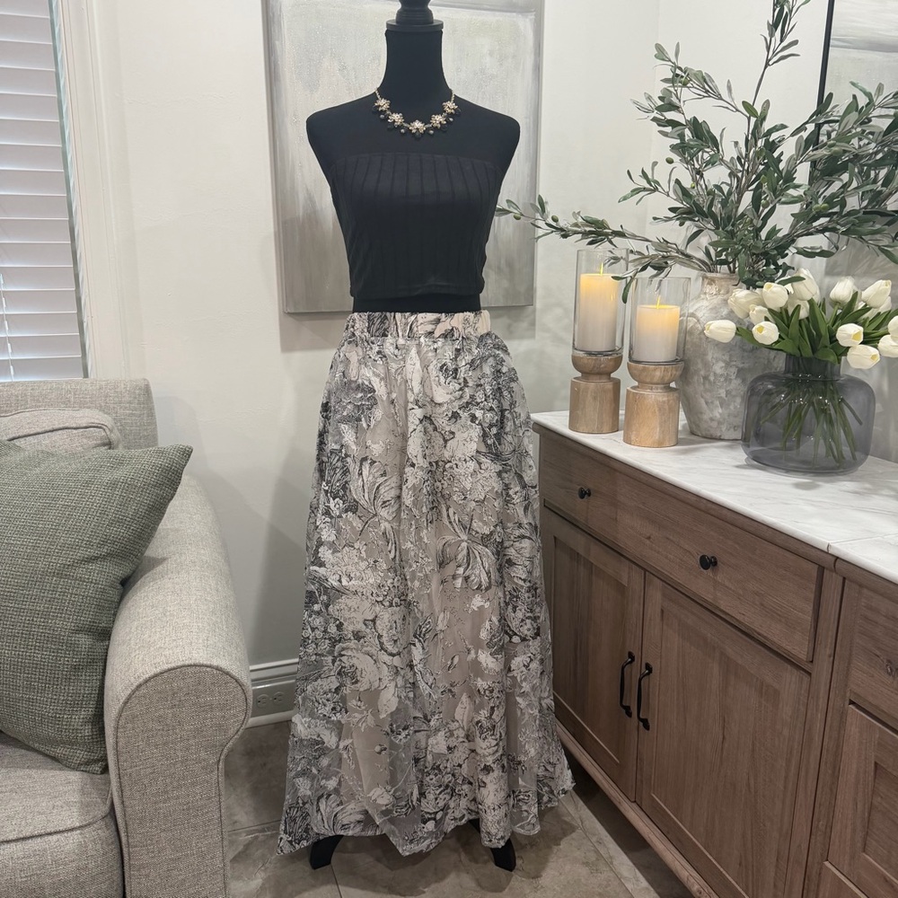 NWT Riva Floral Gray Maxi Skirt